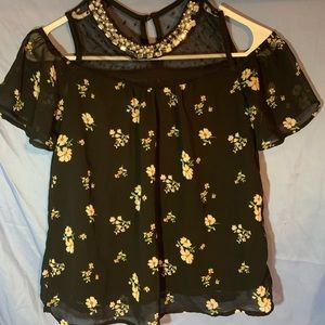 Monteau cold shoulder top